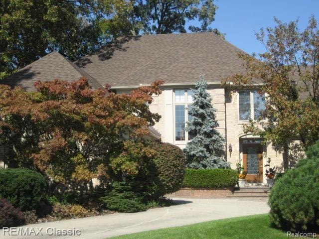 2266 Deer Path Ct, Troy, MI 48098 - photo 1