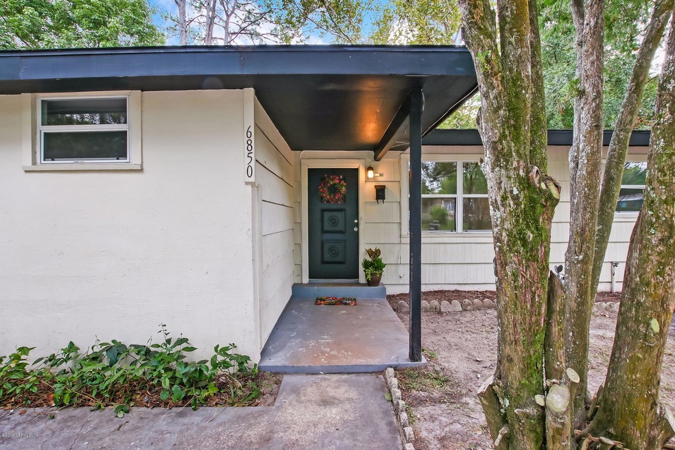 6850 Tom Thumb Dr, Jacksonville, FL 32210 - photo 1