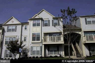 8202 Crossbrook Ct unit B, Lorton, VA 22079 - photo 1