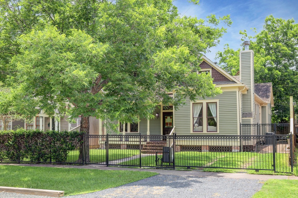 Absolutely charming 3 bedroom 2 bathroom 1-story c
