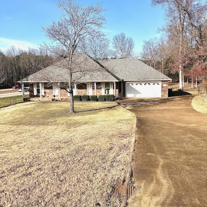 1907 W Linden St, Corinth, MS 38834 - photo 1