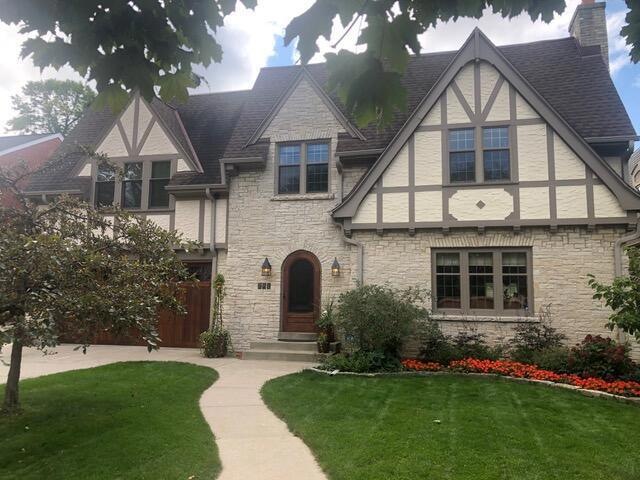 701 E Carlisle Ave