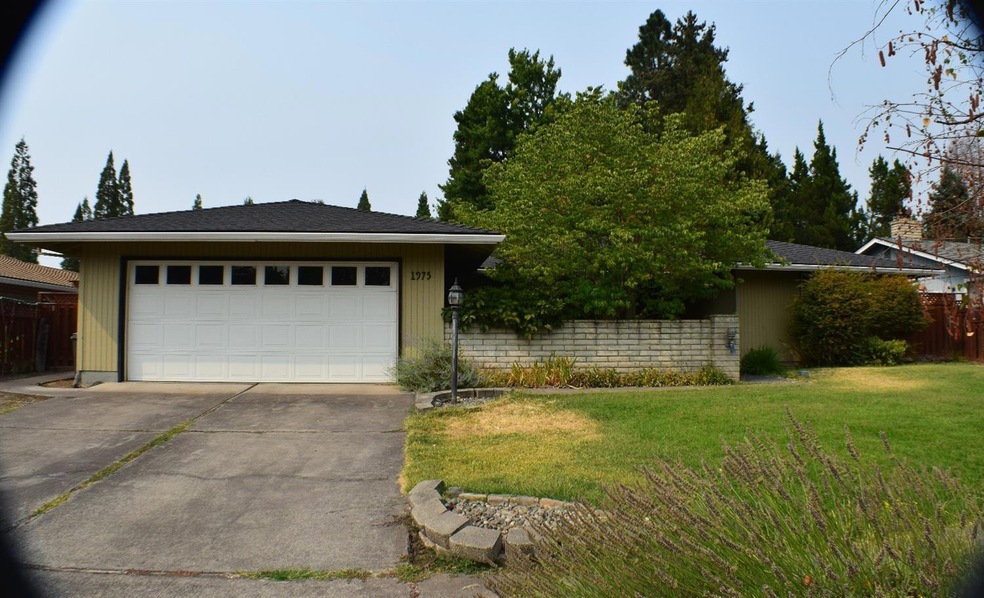 1975 Camellia Ave, Medford, OR 97504 - photo 1