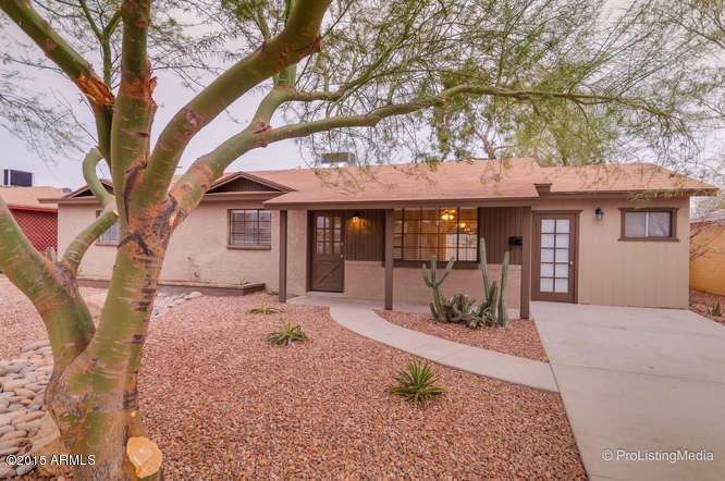 1020 S Siesta Ln Tempe AZ front patio