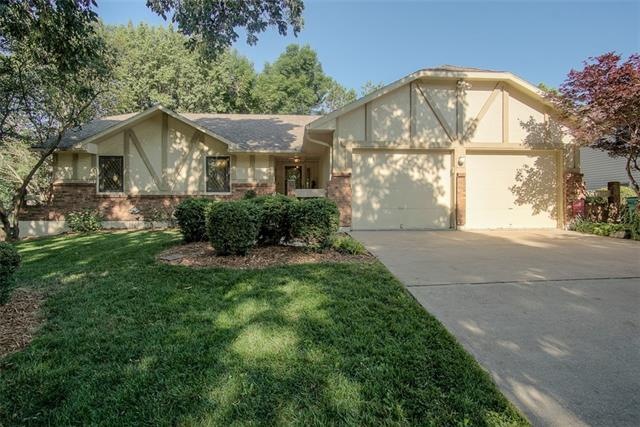 6308 Oakview St, Shawnee, KS 66216 - photo 1