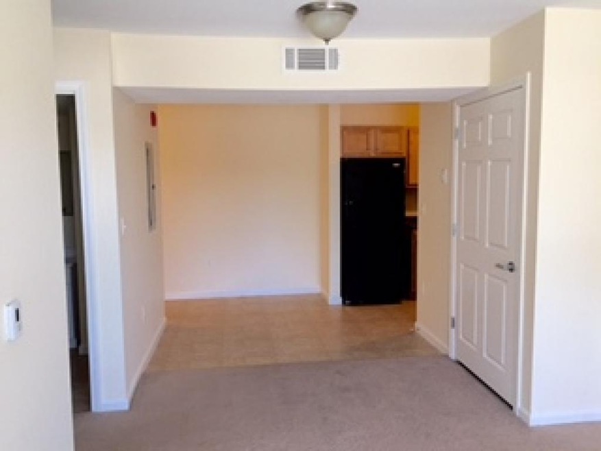 10 Sentinel Ct unit 201, Manchester, NH 03103 - photo 1