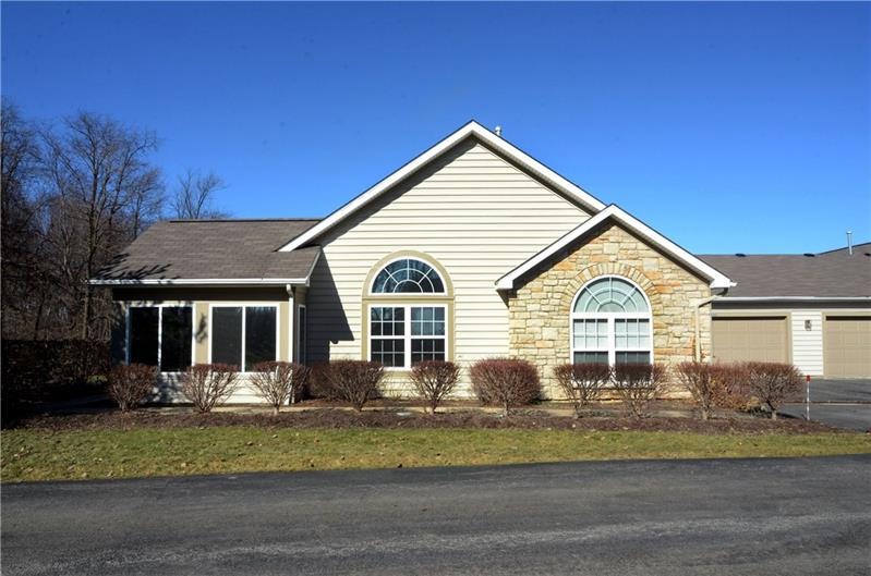 EASY LIVING AT ITS BEST! SUNNY AND BRIGHT 3 BEDROO