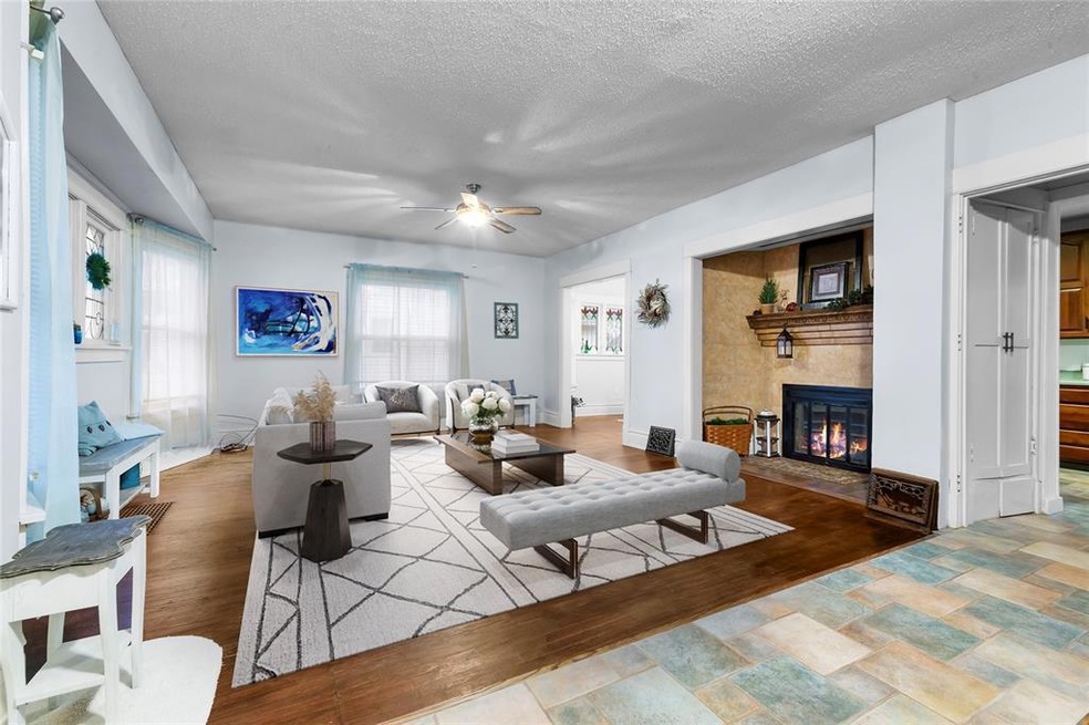 Living Room / staged flame