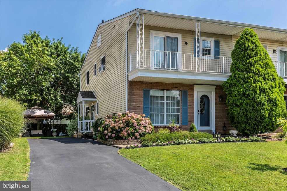 642 W Wiltshire Dr, Wallingford, PA 19086 - photo 1