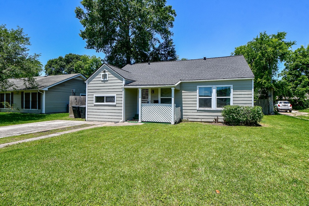 7737 Moline St, Houston, TX 77087 - photo 1