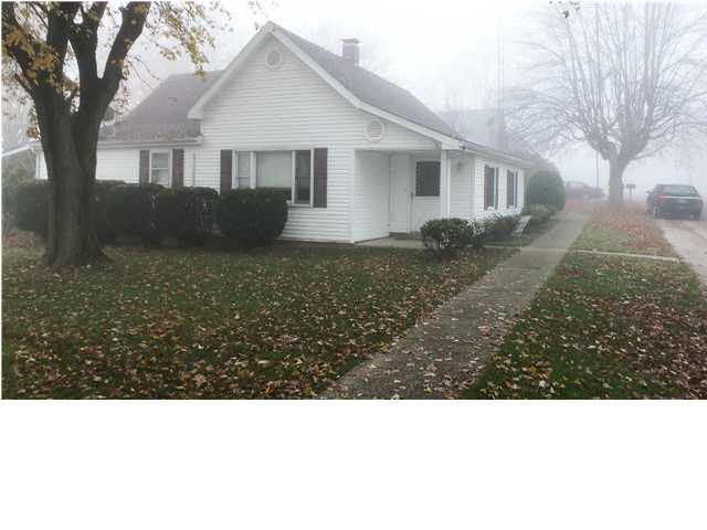 142 W Oak St, Montgomery, IN 47558 - photo 1