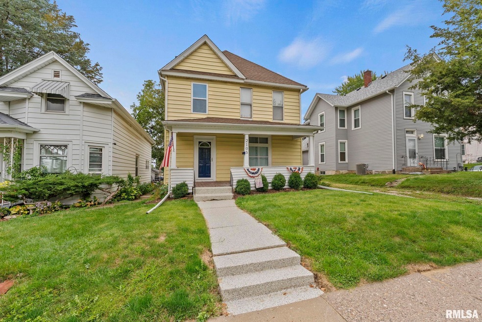 2105 Farnam St, Davenport, IA 52803 - photo 1
