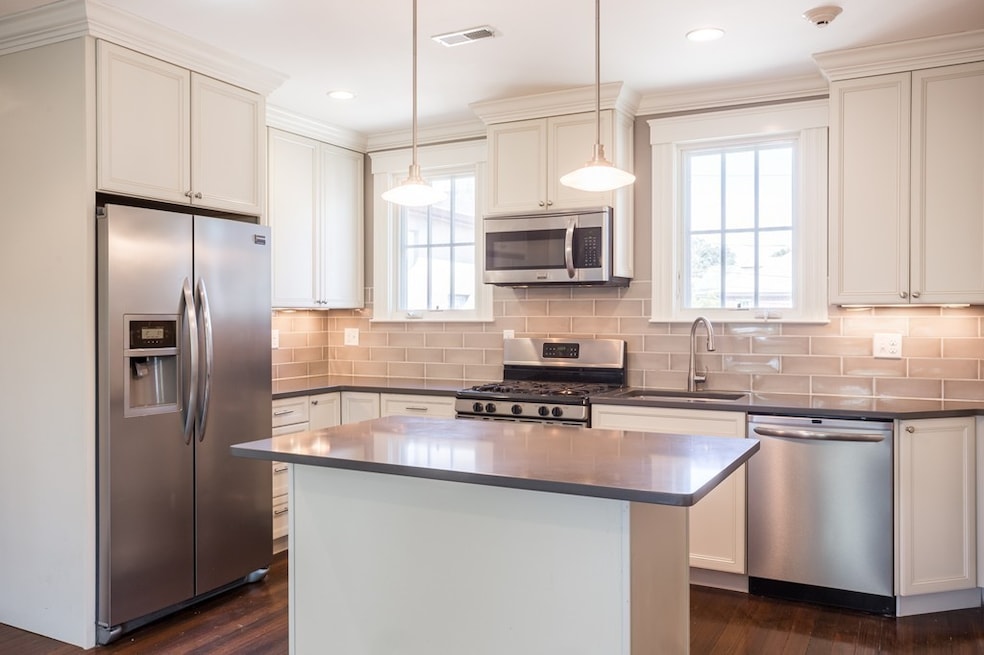 388 Langley Rd unit 3, Newton, MA 02459 - photo 1