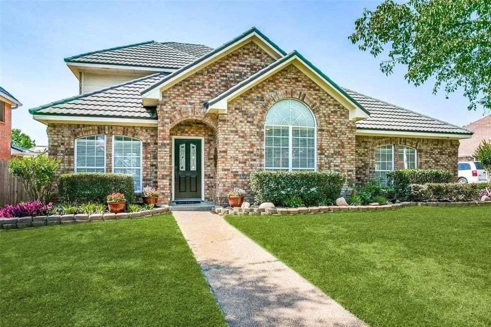 717 Paul Dr, Hurst, TX 76054 - photo 1