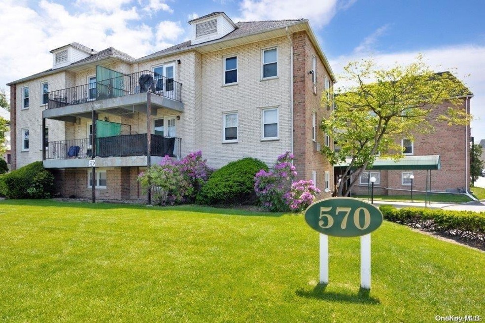 Greentree at Lynbrook unit 23A, Lynbrook, NY 11563 - photo 1