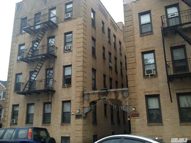 43-19 165th St, Flushing, NY 11358 - photo 1