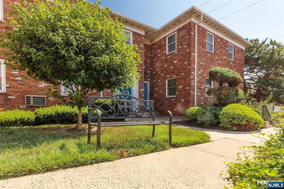 Sold $330,000 • Co-Listing Agent