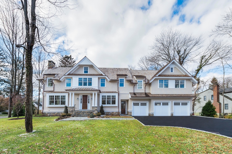 18 Lake Dr, Riverside, CT 06878 - photo 1