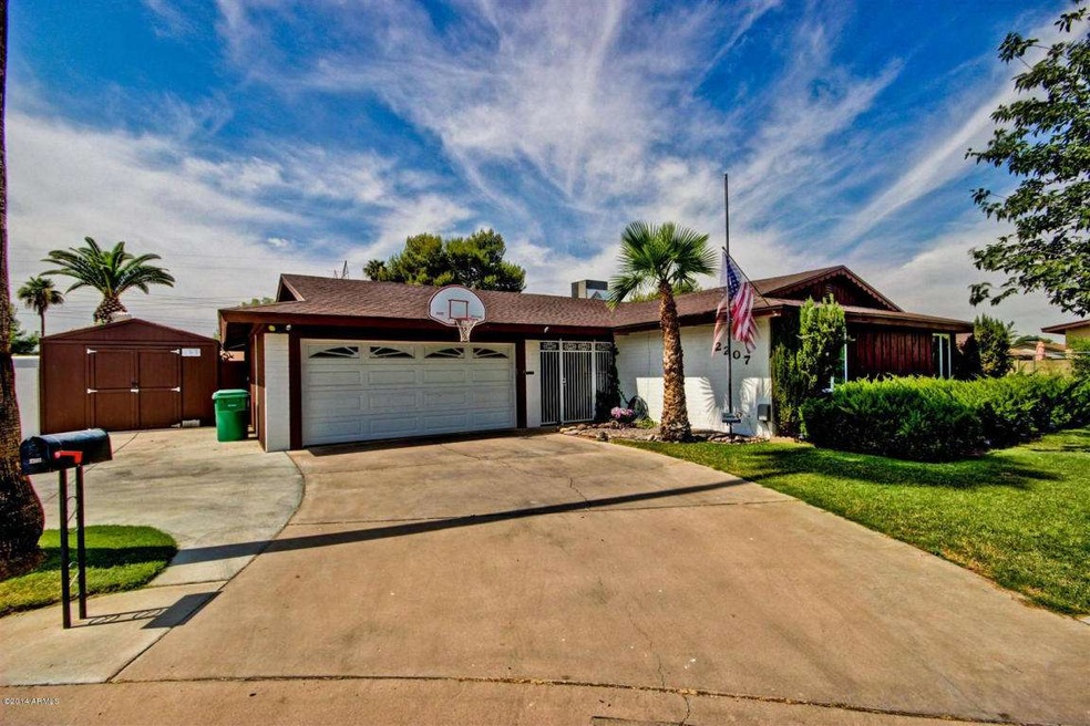 2207 E Des Moines Cir, Mesa, AZ 85213 - photo 1