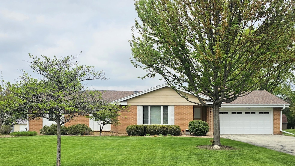 18520 San Fernando Dr, Brookfield, WI 53045 - photo 1