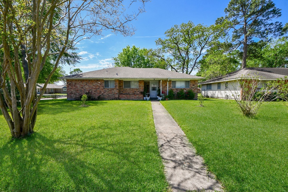 7734 Yoe St, Houston, TX 77016 - photo 1