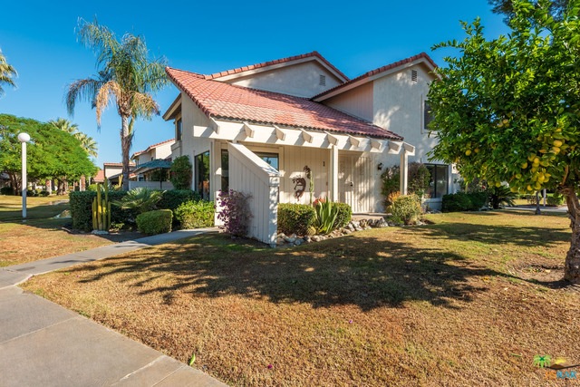 End Unit with Great Curb Appeal!