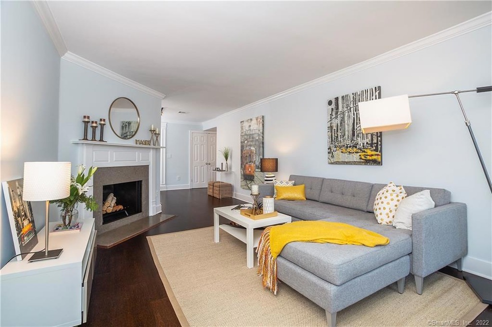 4 Rowayton Woods Dr unit 4, Norwalk, CT 06854 - photo 1