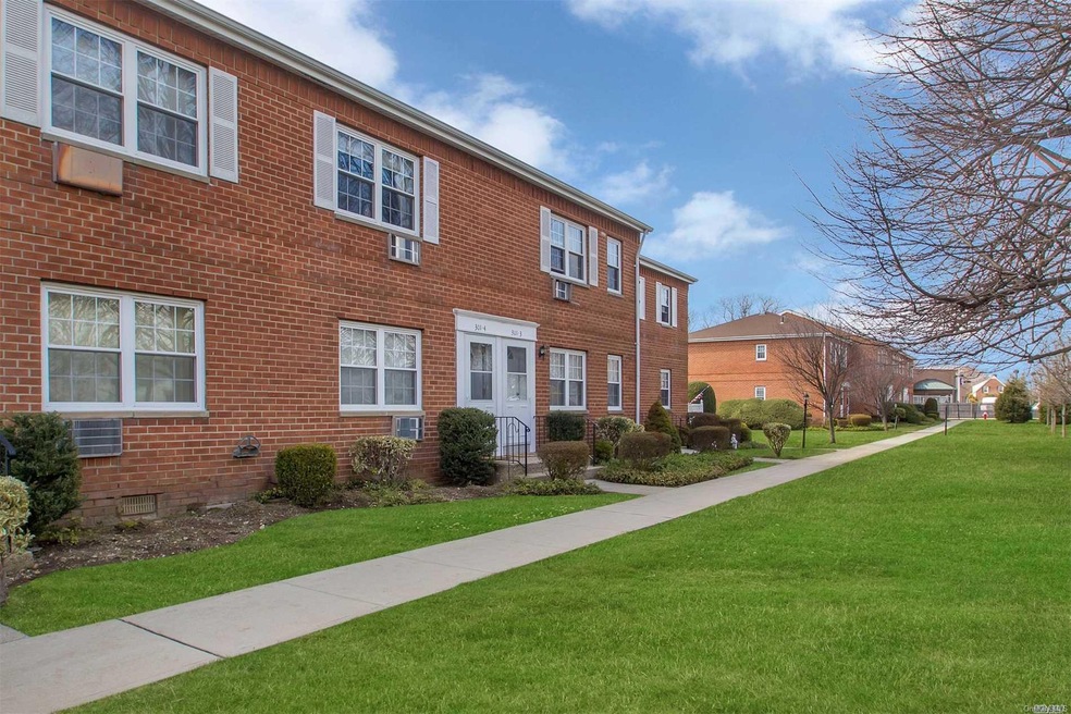 301 Hicksville Rd unit 4, Bethpage, NY 11714 - photo 1
