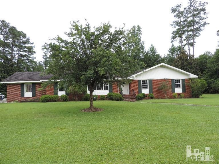 809 E Wilmington St, Burgaw, NC 28425 - photo 1