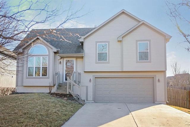 605 S Adams St, Raymore, MO 64083 - photo 1