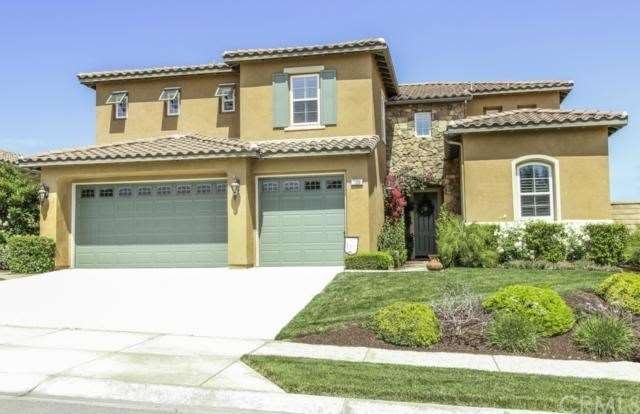 Fantastic home located on The Retreat golf course,