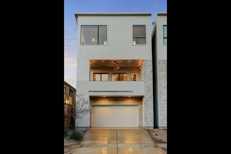 1617 Wichita St, your freestanding, single family