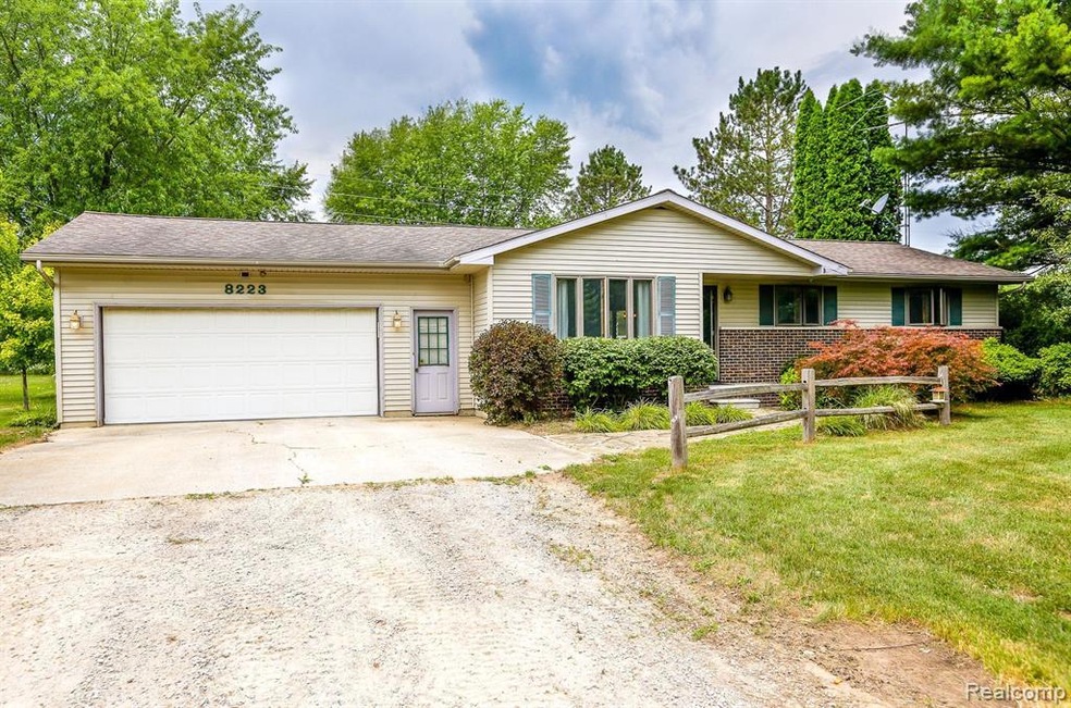 8223 Nichols Rd, Flushing, MI 48433 - photo 1