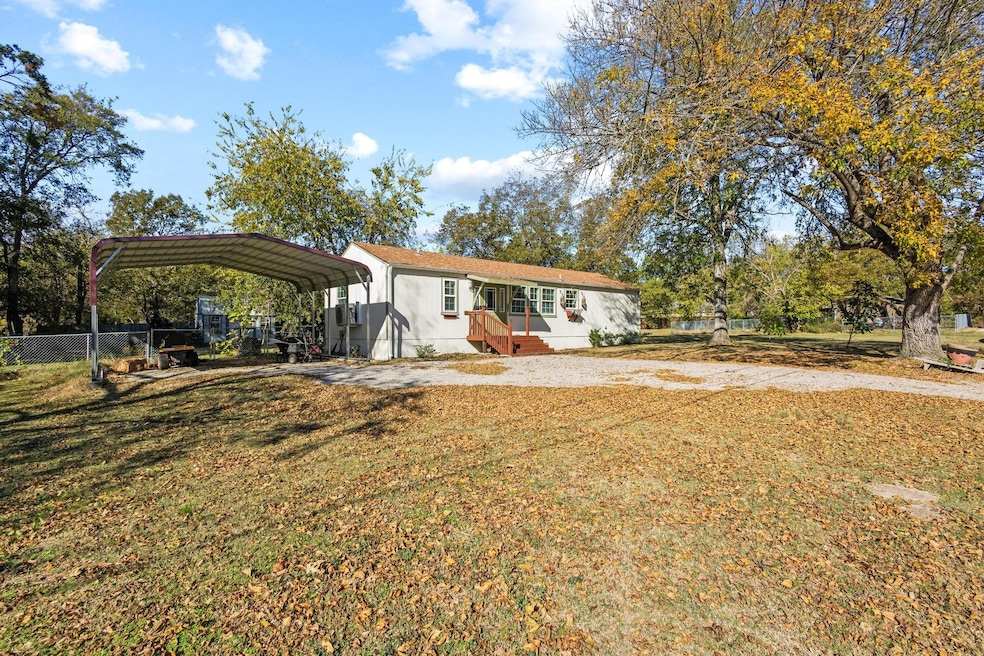 105 Reich St, Bonham, TX 75418 - photo 1