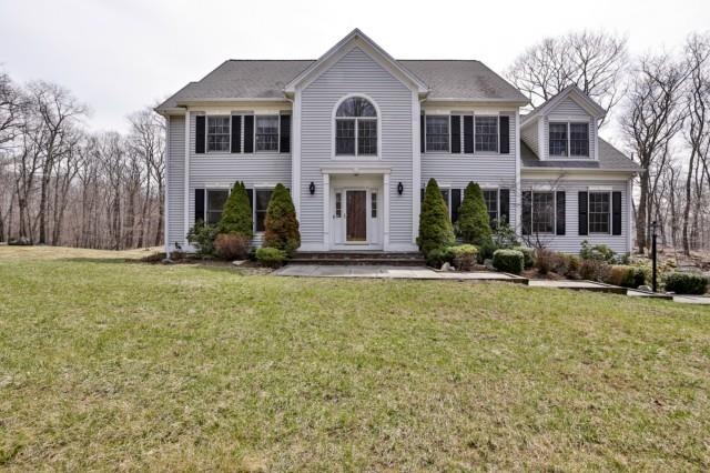 20 Pinewood Dr, New Fairfield, CT 06812 - photo 1