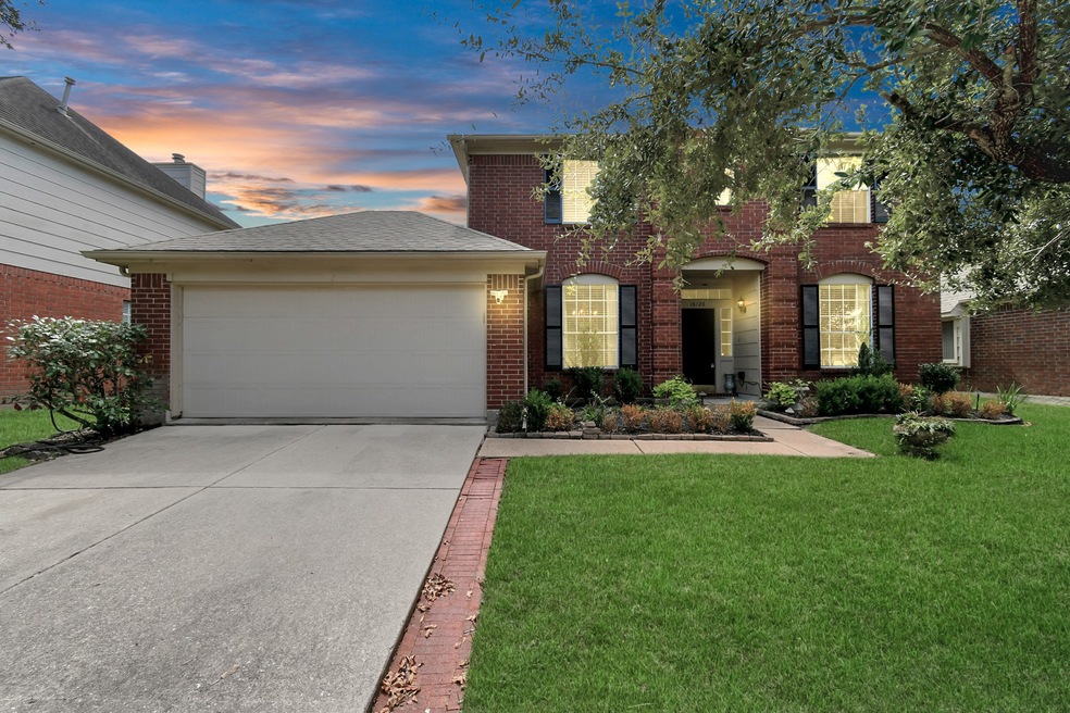 16126 Leigh Canyon Dr, Friendswood, TX 77546 - photo 1