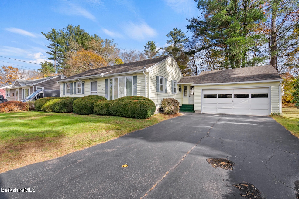 22 Auburn St, Pittsfield, MA 01201 - photo 1