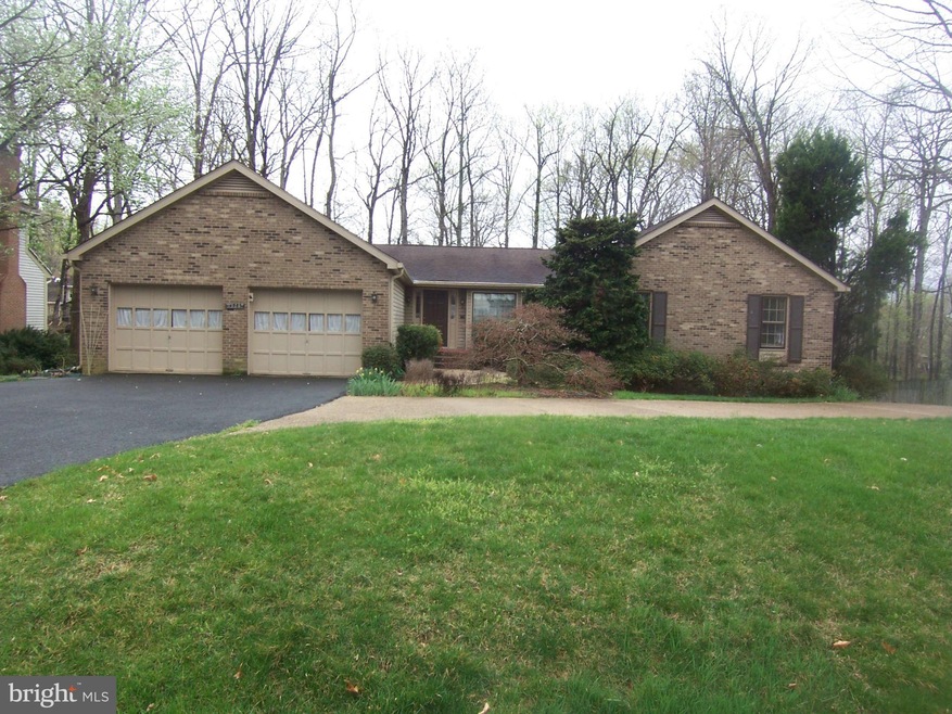 4905 Oakcrest Dr, Fairfax, VA 22030 - photo 1