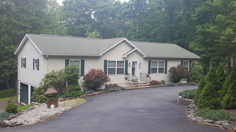 155 Arbutus Ln, Milford, PA 18337 - photo 1