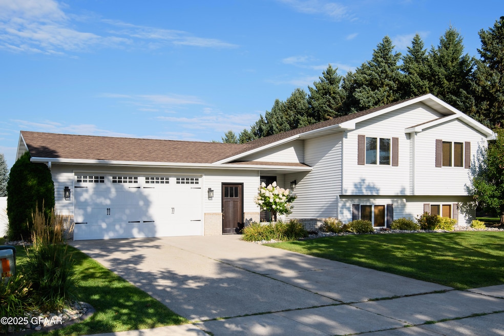 2502 S 36th St, Grand Forks, ND 58201 - photo 1