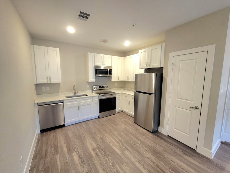 For Rent $1,420/month
