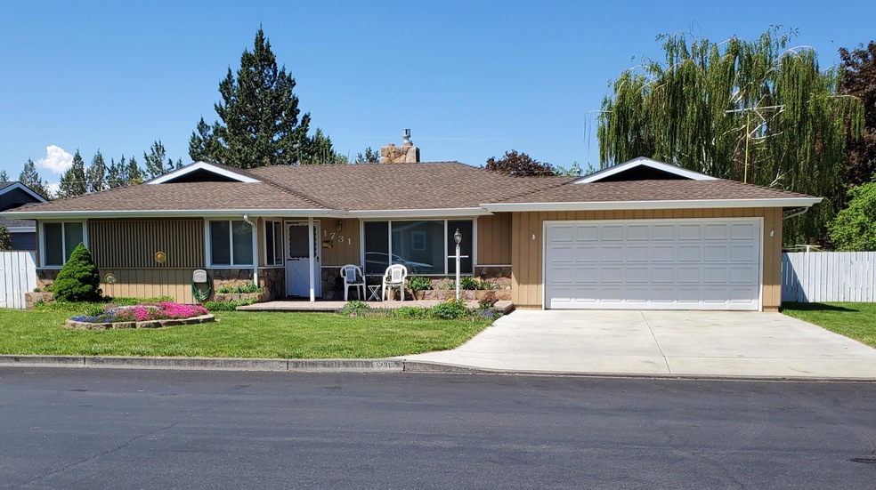 1731 SW 17th St, Redmond, OR 97756 - photo 1