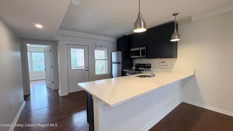 205 Warren St unit 2r, Hudson, NY 12534 - photo 1