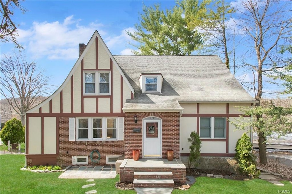 575 Marietta Ave, Thornwood, NY 10594 - photo 1