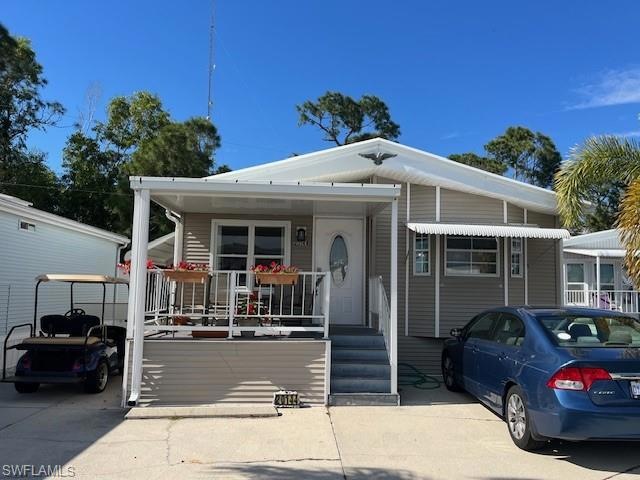 Manufactured / mobile home featuring a porch