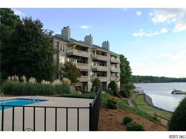 9817 Emerald Point Dr, Charlotte, NC 28278 - photo 1