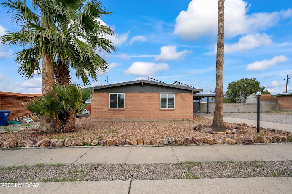 8311 E Appomattox St, Tucson, AZ 85710 - photo 1