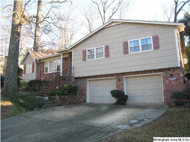 Nice entry to a perfectly maintained home that is 
