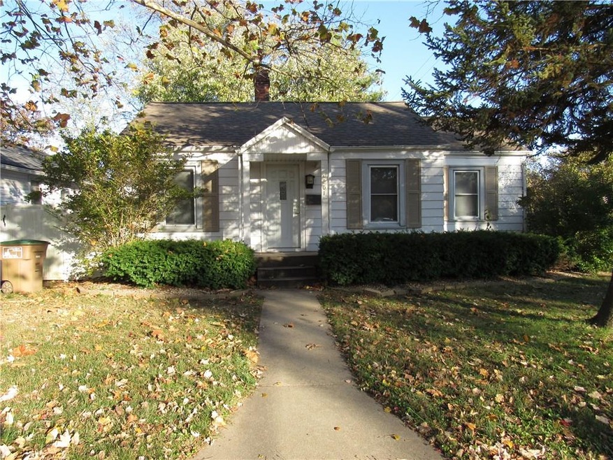 2201 California St, Columbus, IN 47201 - photo 1