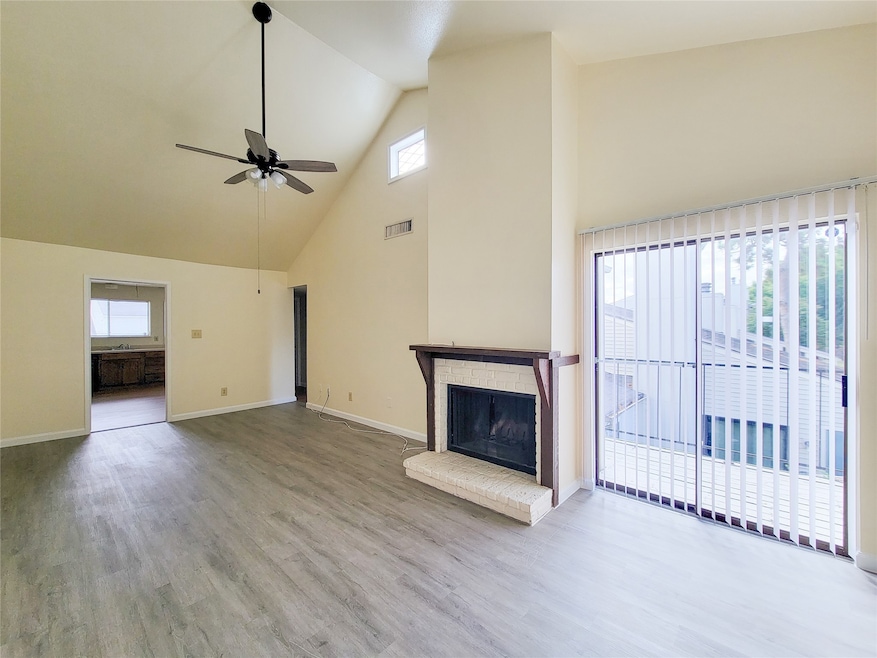 6401 Deihl Rd unit 205, Houston, TX 77092 - photo 1